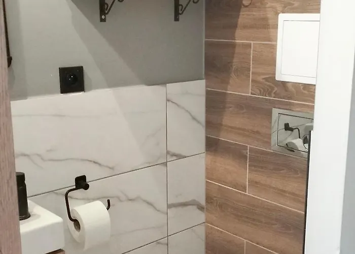 Nighthost Robotnicza 32 M248 Free Parking * 弗罗茨瓦夫